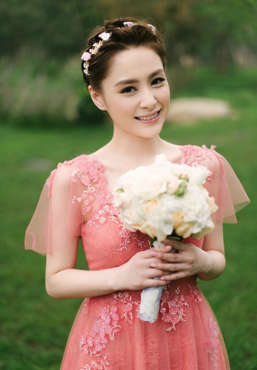 十万个家居为什么|看看阿娇现实中的家，香港土地寸土寸金，她家连过道都放满衣服