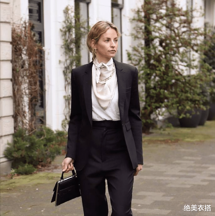 绝美衣搭|不懂“极简风”，为什么不建议随便穿？2位博主的穿搭示范，秒懂