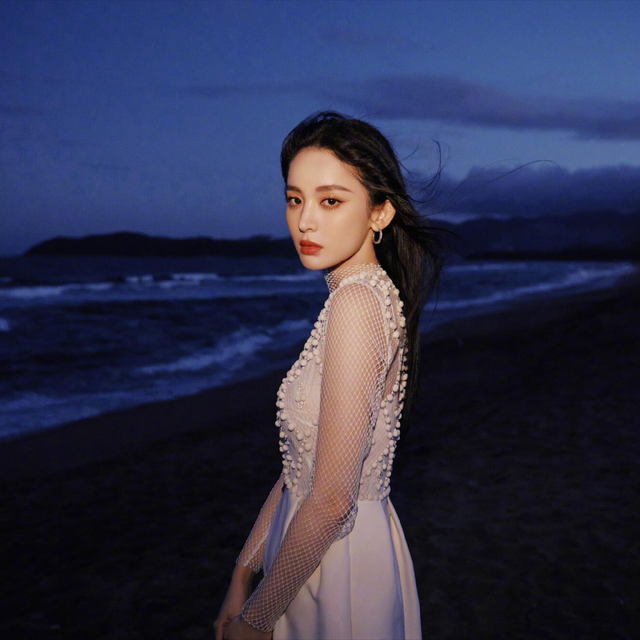 古力娜扎|颖宝和娜扎的时尚搭配 你喜欢哪一个？