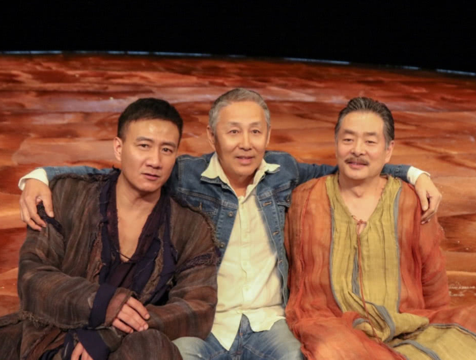 濮存昕|慈母健在不敢老!68岁、做了姥爷的濮存昕依然要给老母亲尽孝