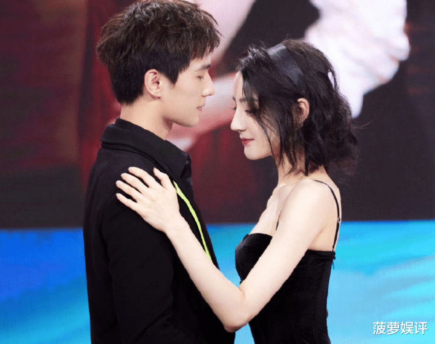 许敏|荣耀夫妇太有排面，《你是我的荣耀》在热播，二人又官宣新身份