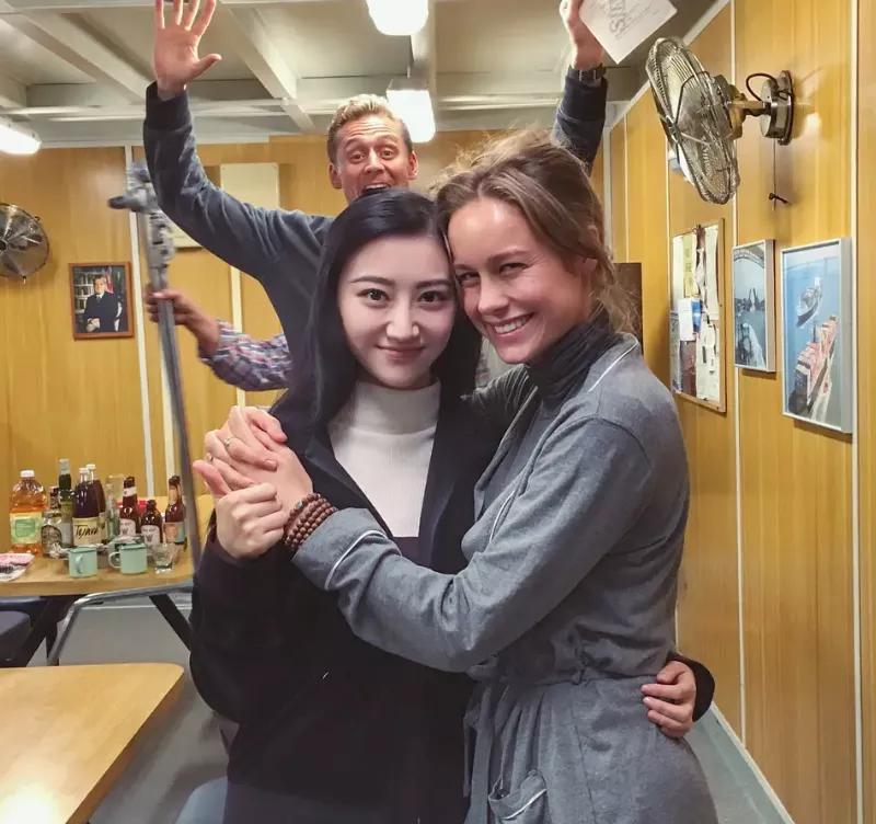 景甜|富贵花景甜背后的两个男人：一个有钱宠她无边，一个有名助她翻身