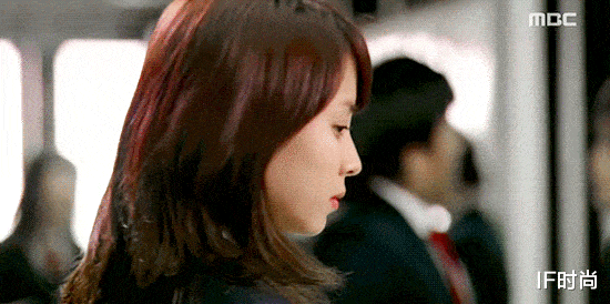 明星素颜 素颜也挡不住的美貌 怎么就被短发耽误了?