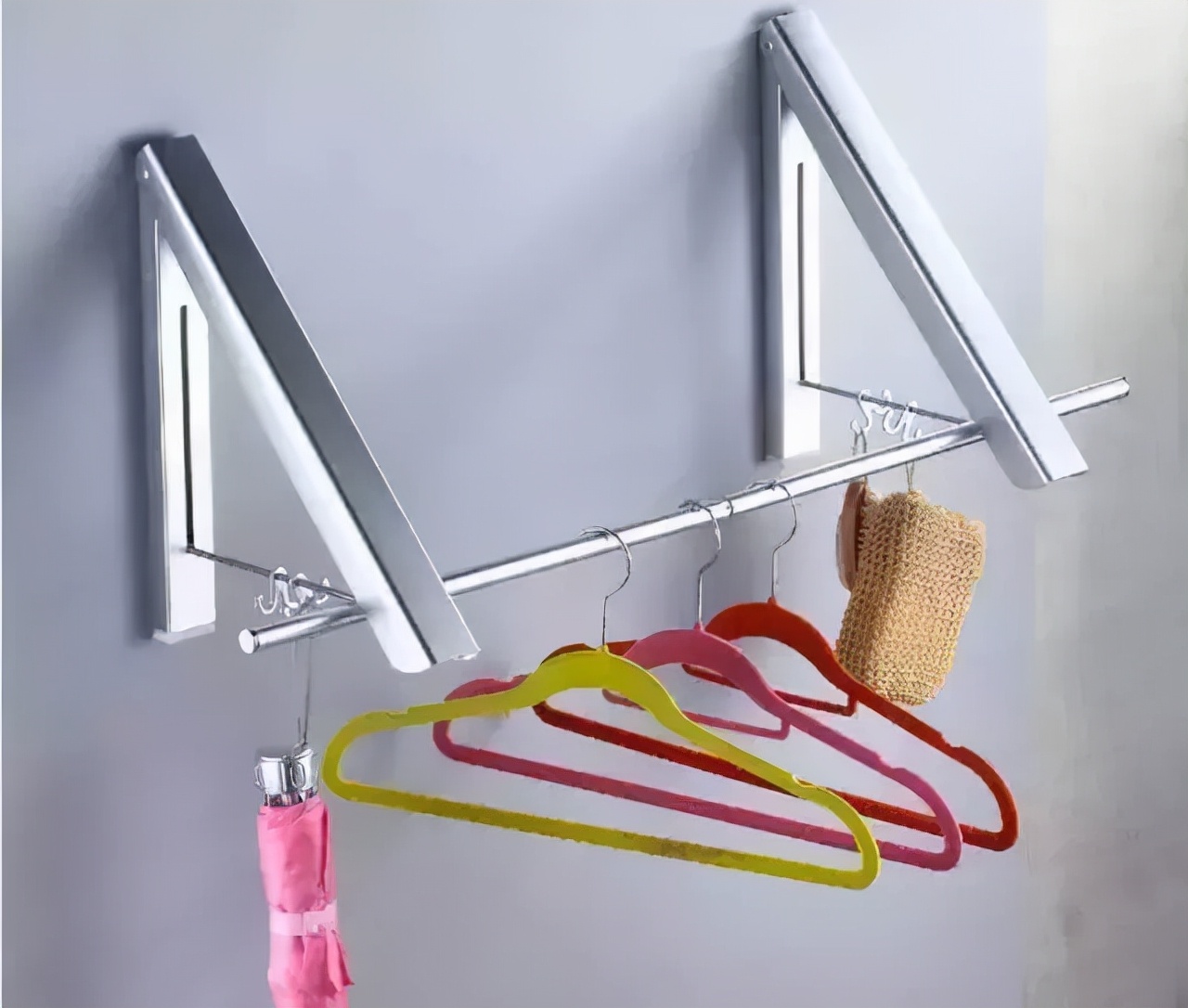 婆婆说把阳台变成休闲区,衣服晾到哪里去?还好老公一招搞定!