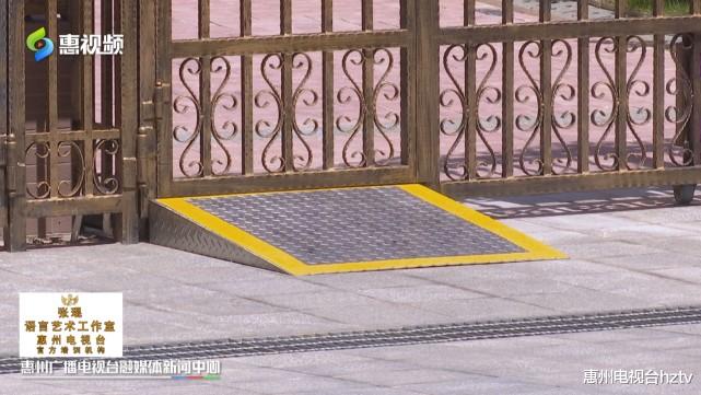 大门|丽日湖逸家园：业主进出必须爬楼梯 开发商回应按规划建设