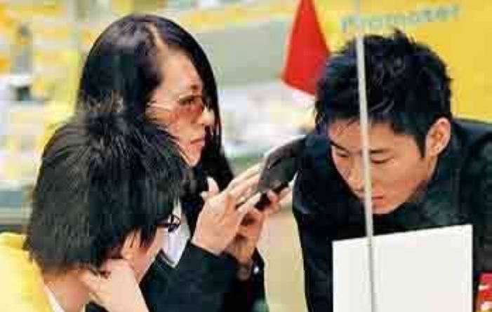 霍启山|多情的霍启山:恋过章子怡,错过何超莲,最听大嫂郭晶晶的话