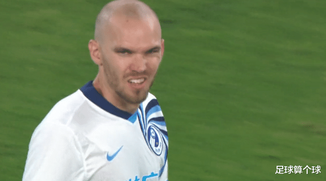 大连|中超1-0!天门沟之战大连人赢了!郑龙疯狂亲吻他脖子,怒吼庆祝