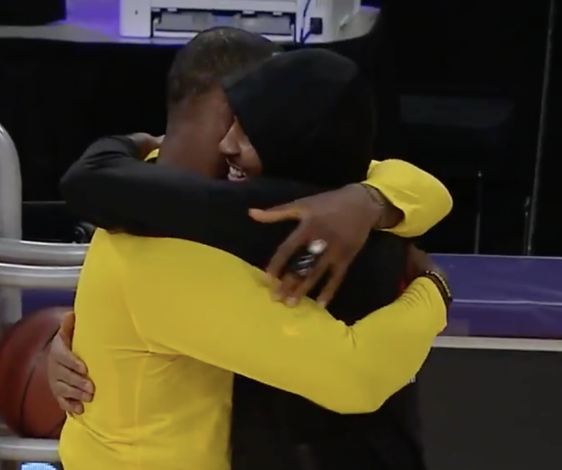 湖人隊|霸氣！湖人終結4連敗，老詹赤裸上身回應伊布：你沒資格針對我！