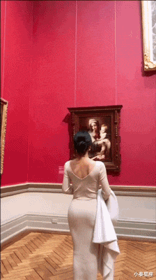 |搞笑GIF：100万一次，100万两次，好的后面大哥出500万，成交咣当...