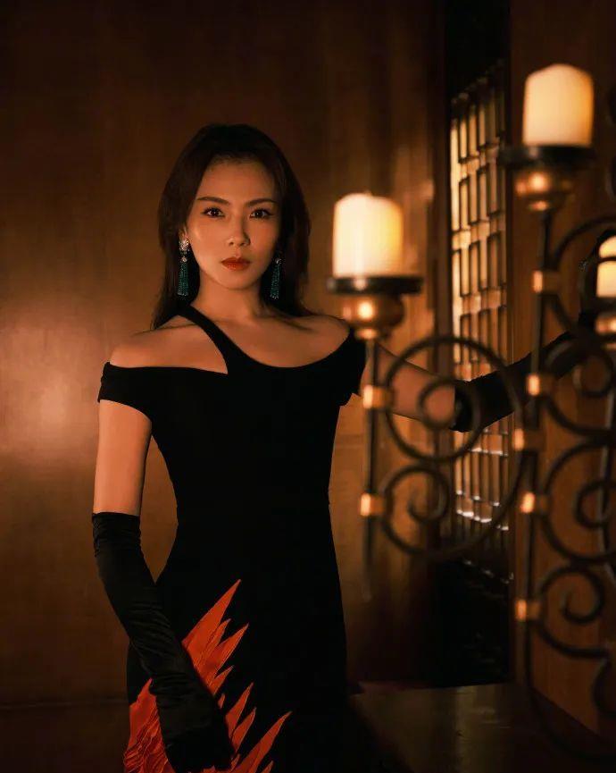 刘涛|当红女星刘涛晒多组写真超美艳！雪肤玉貌太性感甜美