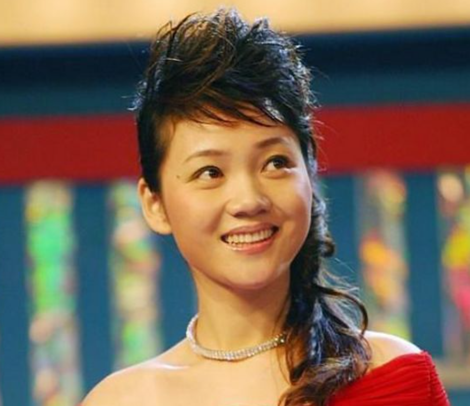 周群|与郭德纲传绯闻，对老公闭口不提，“安徽一姐”周群月薪才3000？