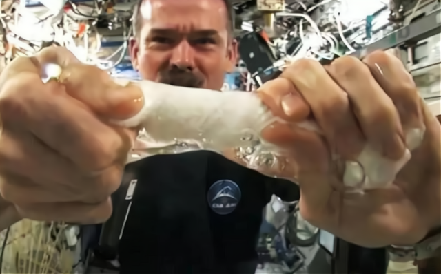 太空 太空中，宇航员真的能随便用铅笔吗? 别被“段子”误导