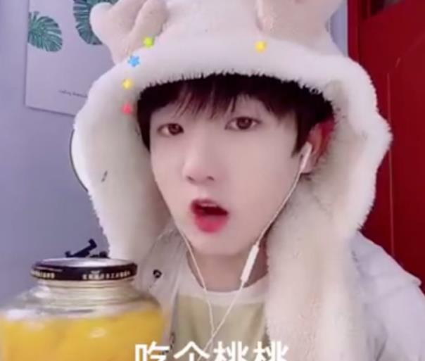 高秀花说育儿|网红“吃个桃桃”引争议,“娘文化”大肆兴起,背后原因难以捉摸