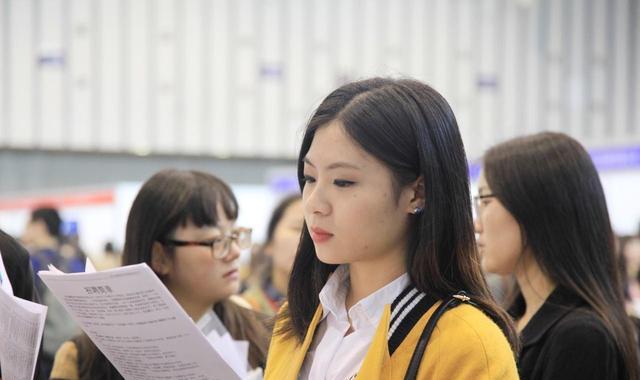 职业教育|“蚂蚁有7条腿，100只蚂蚁有多少条腿”？正确的答案应该是多少