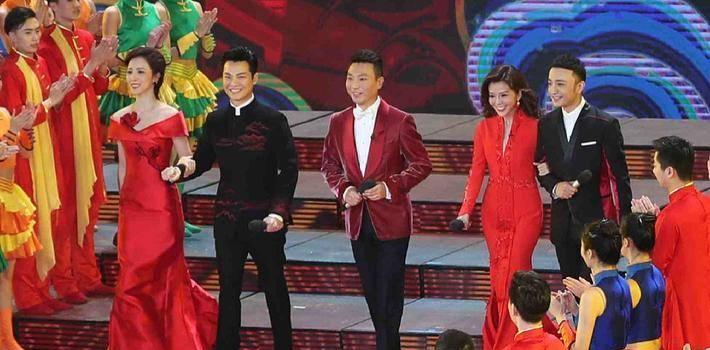 刘晓庆|她是春晚第一任主持人，一生中结过5次婚！奥巴马都要低头和他握手！