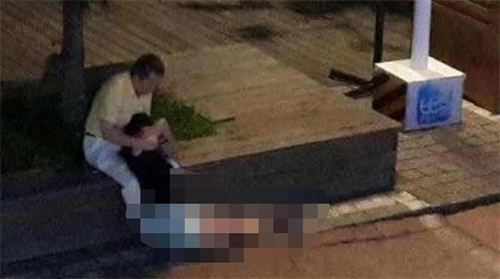 江苏一女子深夜醉倒在楼道,被51岁男子带回家,最终却酿成悲剧