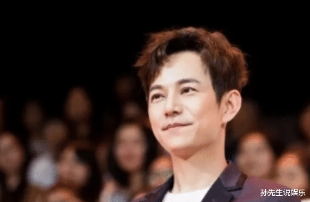 何炅|何炅翻车？被知名导演实名举报，网友：滚出娱乐圈