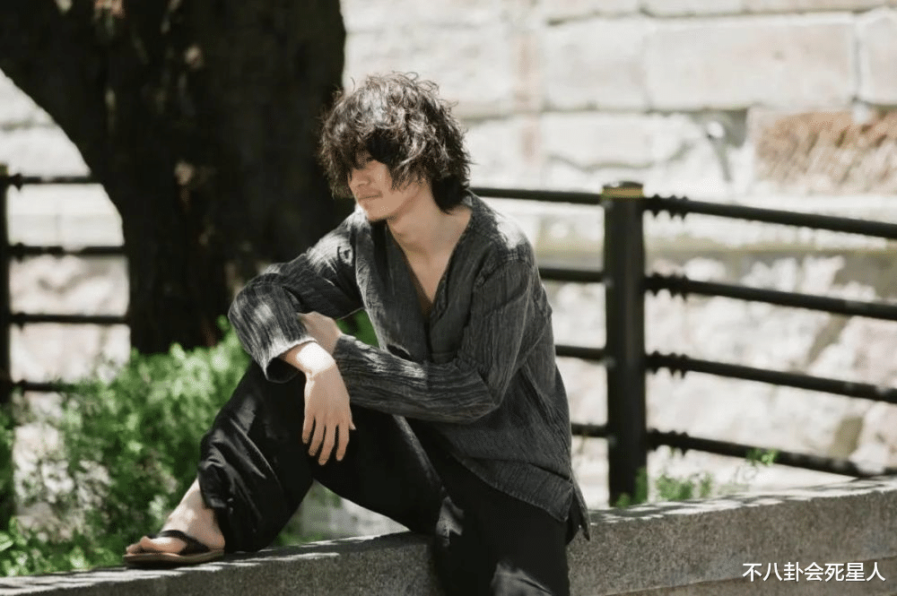 王丹妮|中日韩男神的最后归宿：国内赵本山，韩国浮肿发胖，日星流浪汉