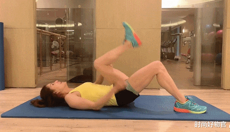 李若彤|有一种“炫腹”叫李若彤，穿背心下腰秀好身段，52岁依旧美若天仙