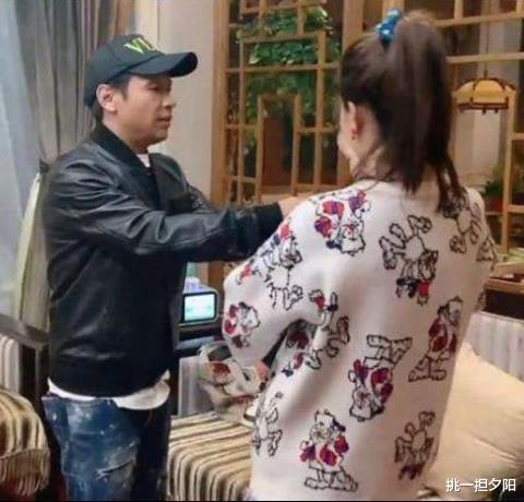 客厅|宋小宝豪宅奢华堪比宫殿，客厅里放树和假山，随和可亲