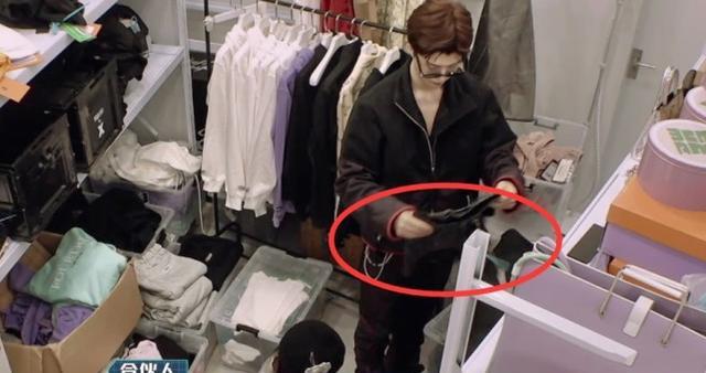 刘雨昕|刘雨昕选的短裤被嫌弃，当女团顾客换上后，才知谁的眼光好