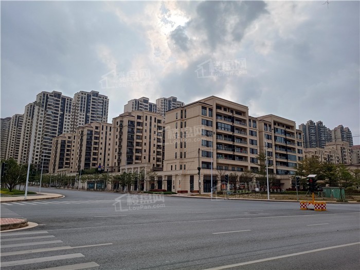 龙岗|实探南宁龙岗西：14个楼盘实景+道路建设，颠覆你的想象！