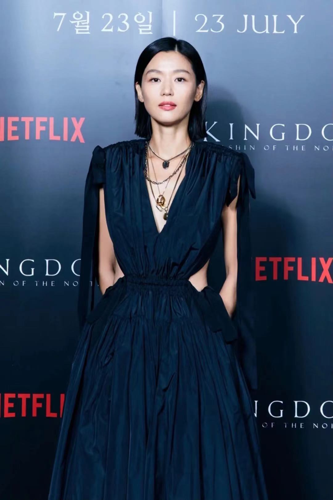 蔺晨|全智贤被曝离婚首亮相！换一刀切发型模样变化大，露独立女性风采超霸气