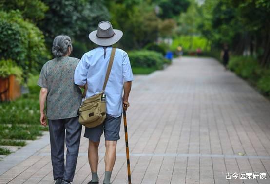 排毒|49岁男子吃素三年，脑梗后偏瘫，医生提醒：吃这3种素食，等于在喝油