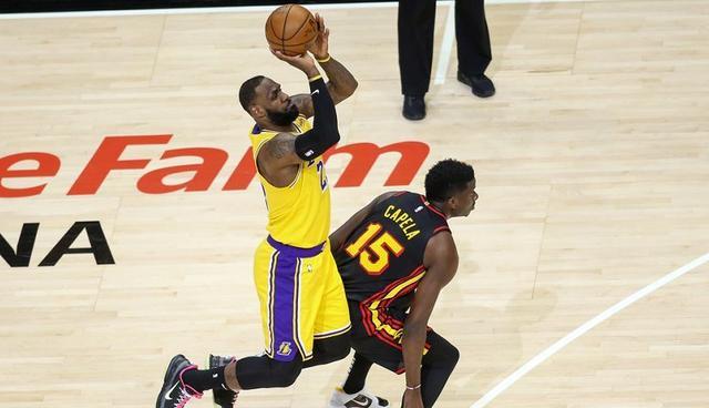 湖人队|NBA：火力全开，老詹弓拉满月，湖人穿云利箭射老鹰