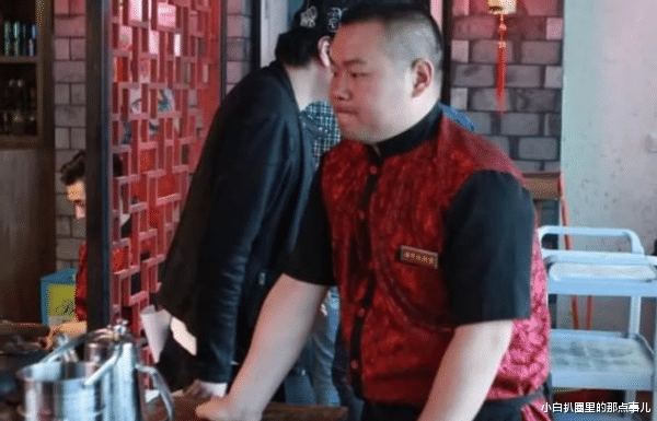 岳云鹏|岳云鹏身价过亿，给姐姐买房买车，却不帮亲弟弟，知道真相释然了