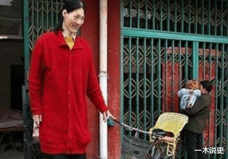 姚明|中國第一女巨人：身高2.48米，比姚明還高22公分，遺體至今保存