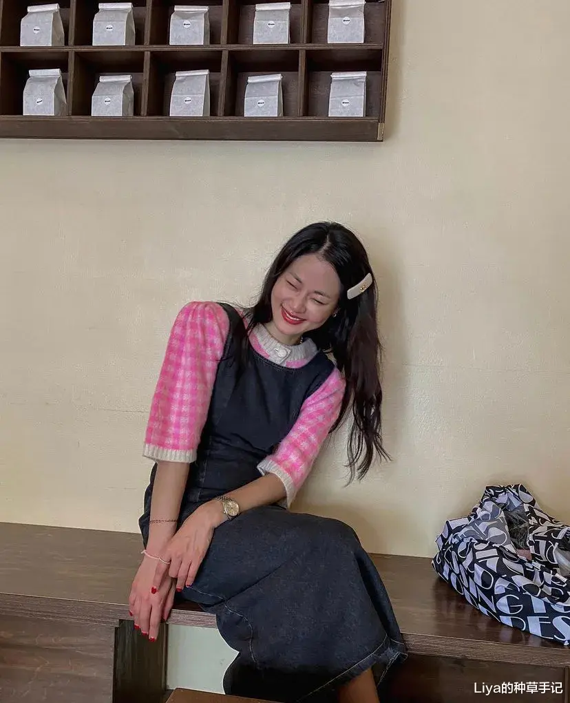 Liya的种草手记 初恋粉 + 雾霾蓝，谁穿都很时髦