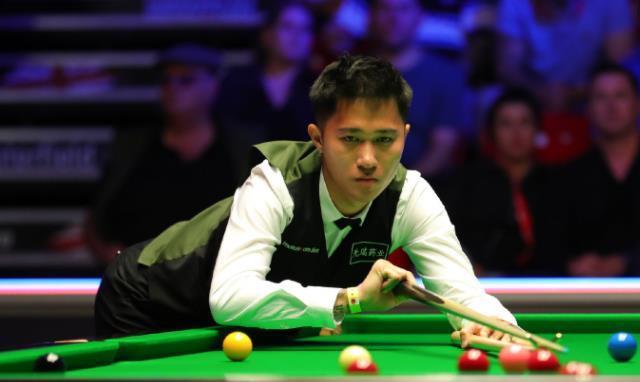 可馨育娃|恭喜！中国斯诺克5人晋级32强，梁文博爆冷出局，亨德利狂输0-3