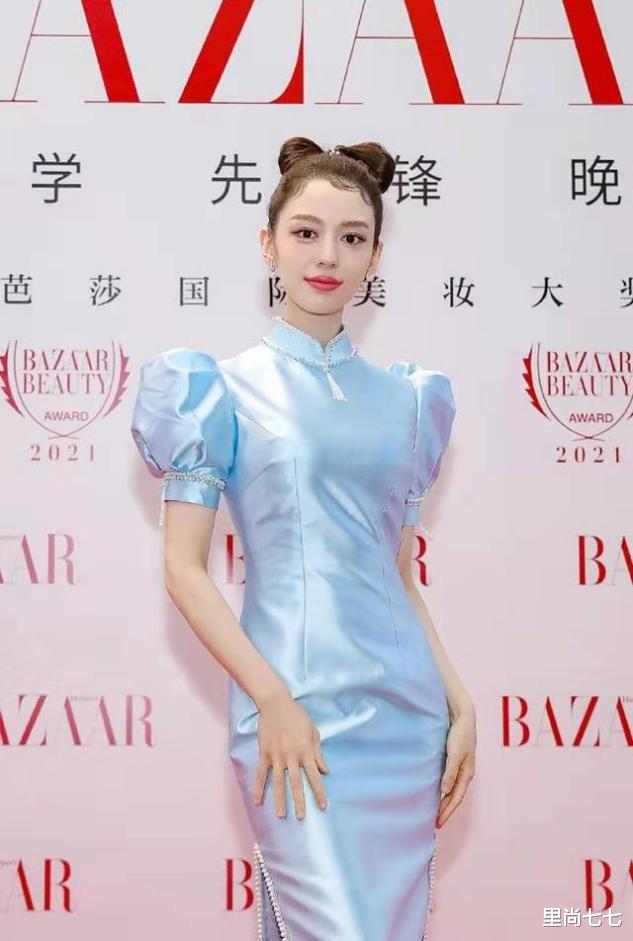 旗袍 吉娜罕见翻车,再穿旗袍秀曲线不输卡戴珊,却被芭比发型拖累