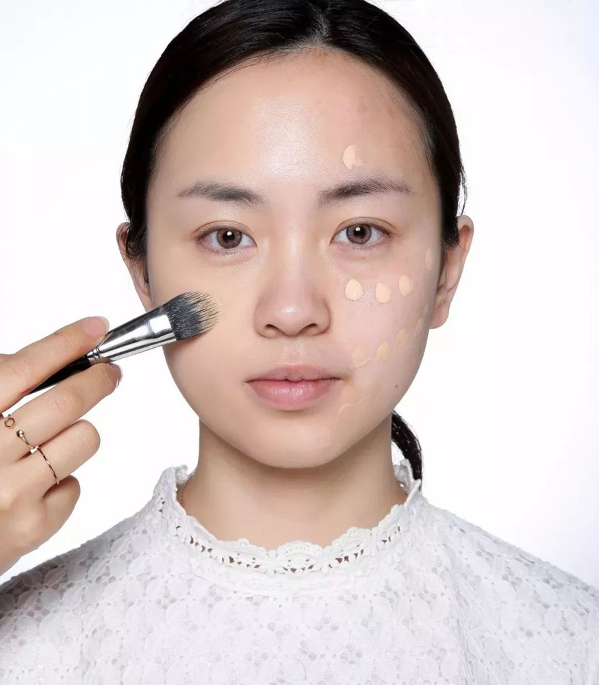 粉底液|妆感太过厚重?学学日杂的轻薄妆容吧,水润有光泽,还不显“假”