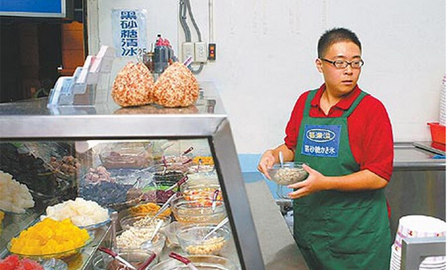 郝劭文|童星郝劭文靠直播爆火，简陋环境反获赞，曾因妈妈散尽千万家财