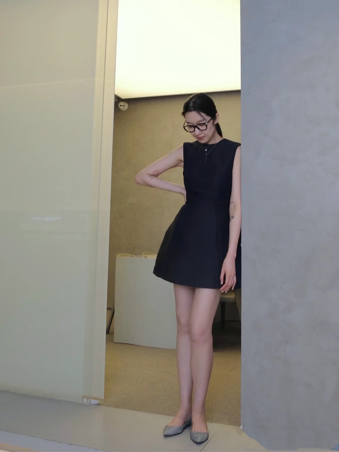 27君|尖头鞋加短裙的魅力，让整个下身看起来全是腿的效果非常好！
