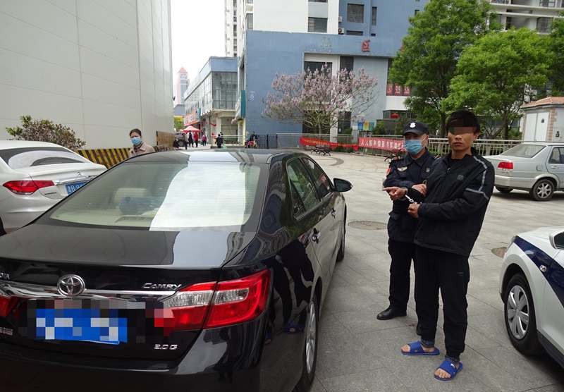 青岛城区事 手法简单粗暴 一男子两个月在青岛砸车窗盗窃30余起