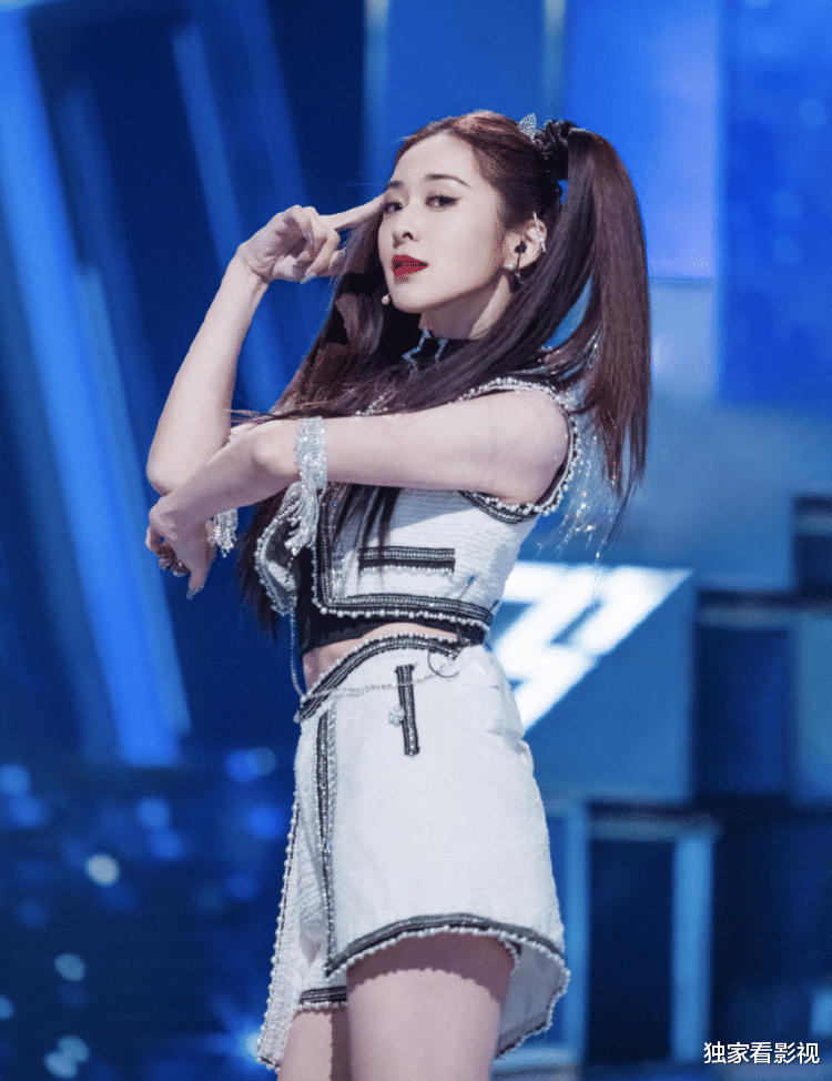 乘风破浪的姐姐|13个辣妈扛起《浪姐2》，4人是单亲妈妈，牺牲事业生娃不后悔