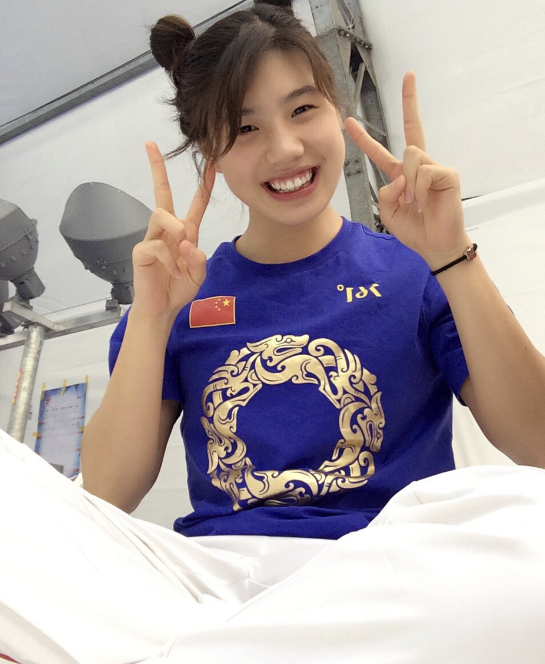 潮帮先生|张雨霏一天夺两金真霸气！私下却是俏皮女孩，扎哪吒头卖萌超可爱