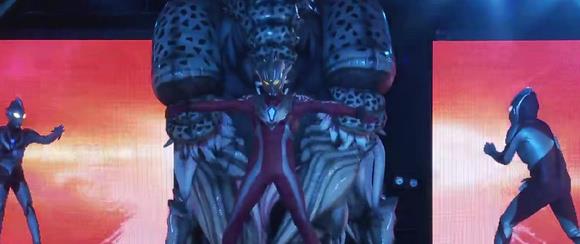 头文字D|雷格罗斯在舞台剧中迎来首战，对手还是加坦邪神的第二形态！