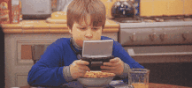 电子产品|玩手机和不玩手机的孩子，10年后差距巨大！（建议收藏）