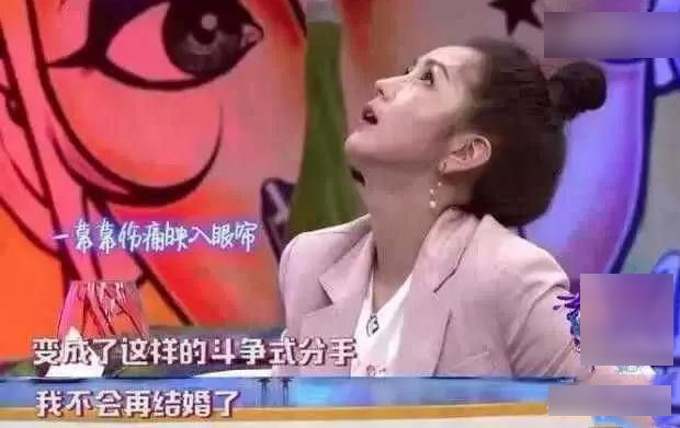 何洁|何洁零下8℃穿超短裙，商场卖唱太落魄，身材暴肥动作辣眼睛