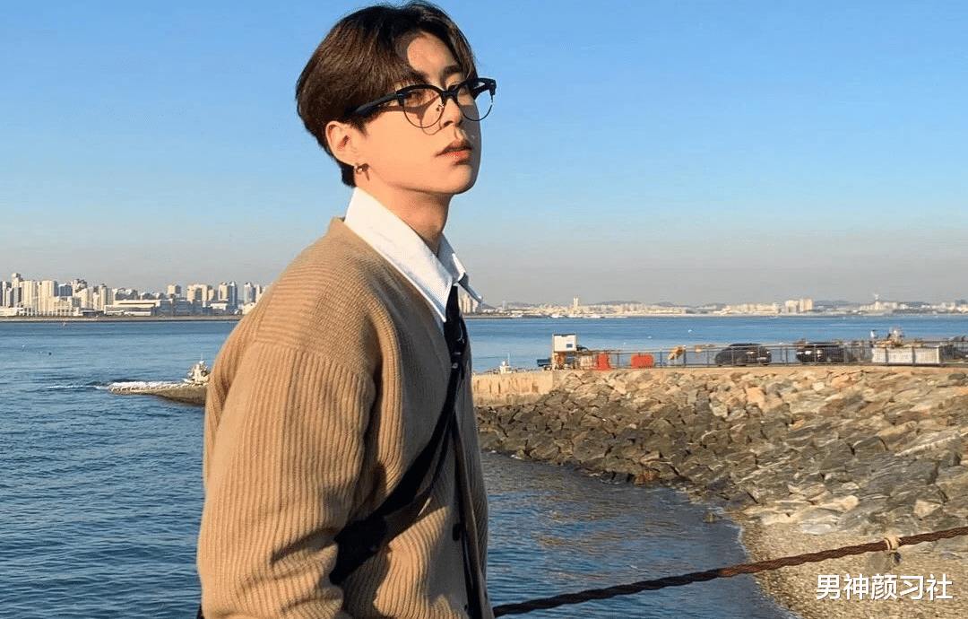 男神颜习社 大地色，现代成熟男士的主场色，约会首选搭配