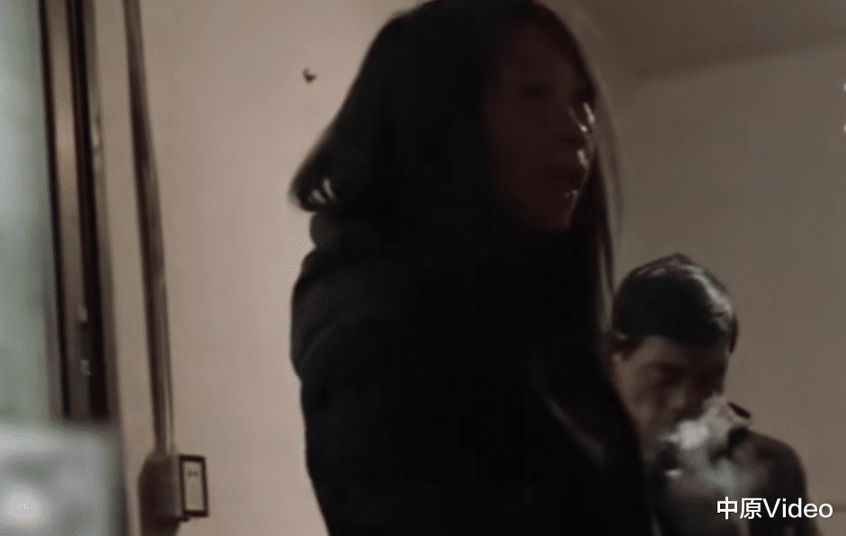 中原Video 丈夫嗜酒家暴妻子，向外出打工的妻子要钱，妻子：每年一次打得特别凶