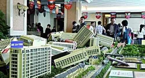 楼市|房价从12000元降至8000元！降掉一个首付款，业主要求退房补差价