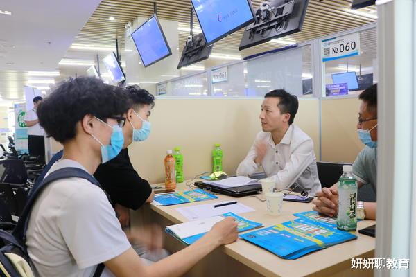 殷世航|硕士直言：毕业后，发现要和“专科生”抢工作，我觉得对不起父母