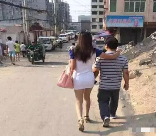 萌萌萌说|从女朋友的包里发现这个,是干什么用的?哈哈哈哈...