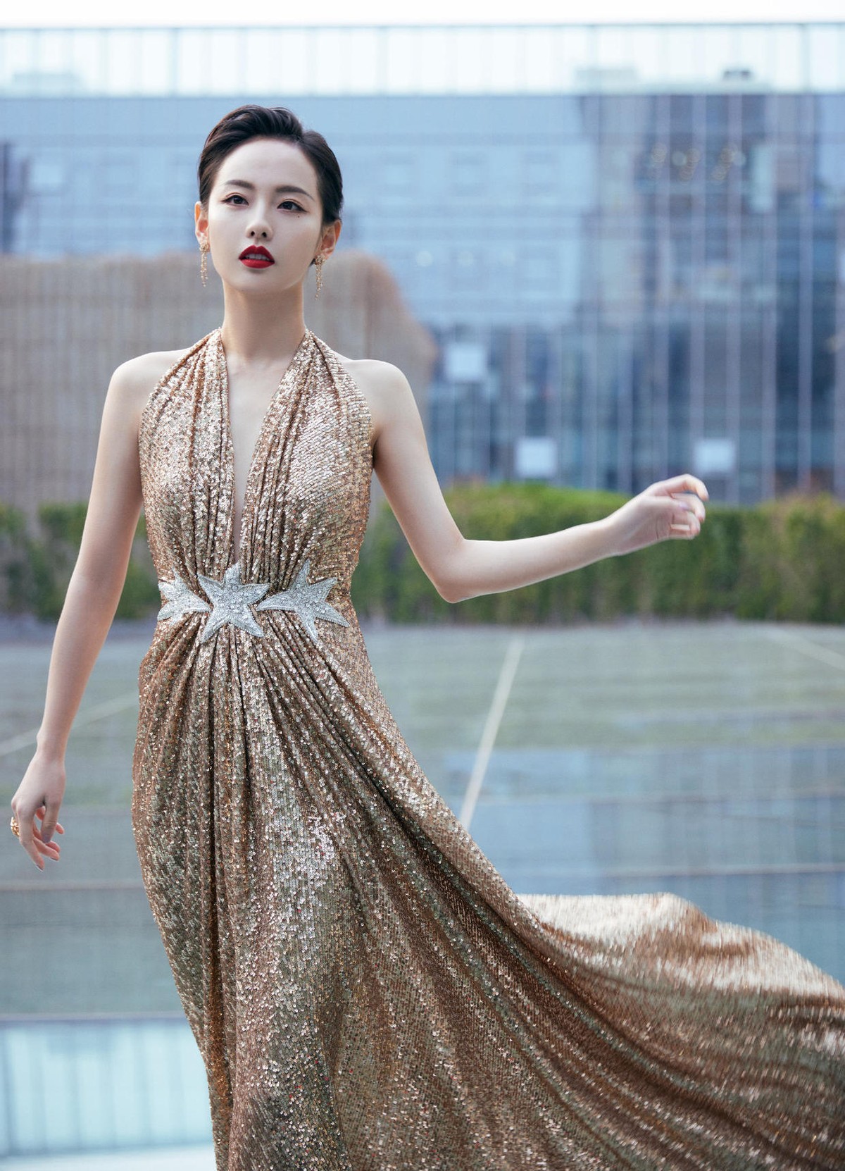 劉亦菲生圖仍驚艷，原裝身材穿亮片裙美成紅毯焦點，胖點反而更美-圖7