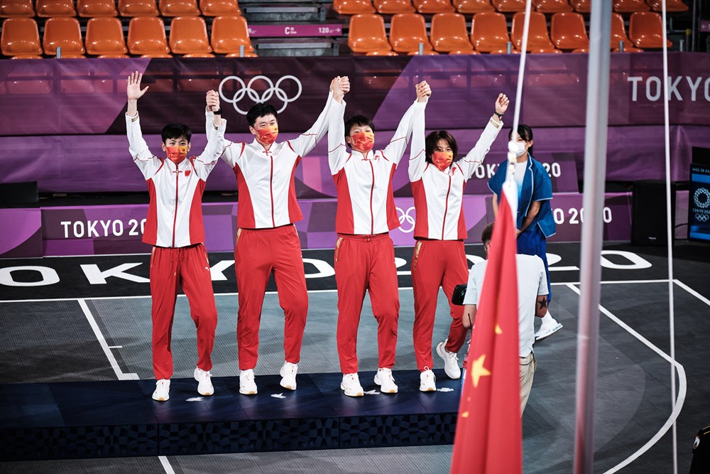 女篮|用职业球员就对了！三人女篮夺奥运铜牌，万圣伟师姐勇冠三军立头功